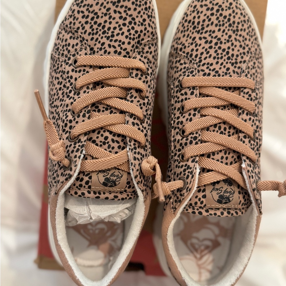 Roxy Women's Athletic Shoes - Tan and Black